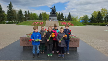 У Вечного огня и Стены памяти юные патриоты У Вечного огня и Стены памяти юные патриоты.